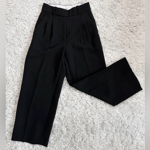 Aritzia Pants - Aritzia Effortless Pant Cropped